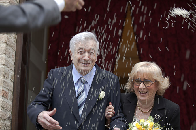 refaire sa vie après 60 ans : un couple qui se marie