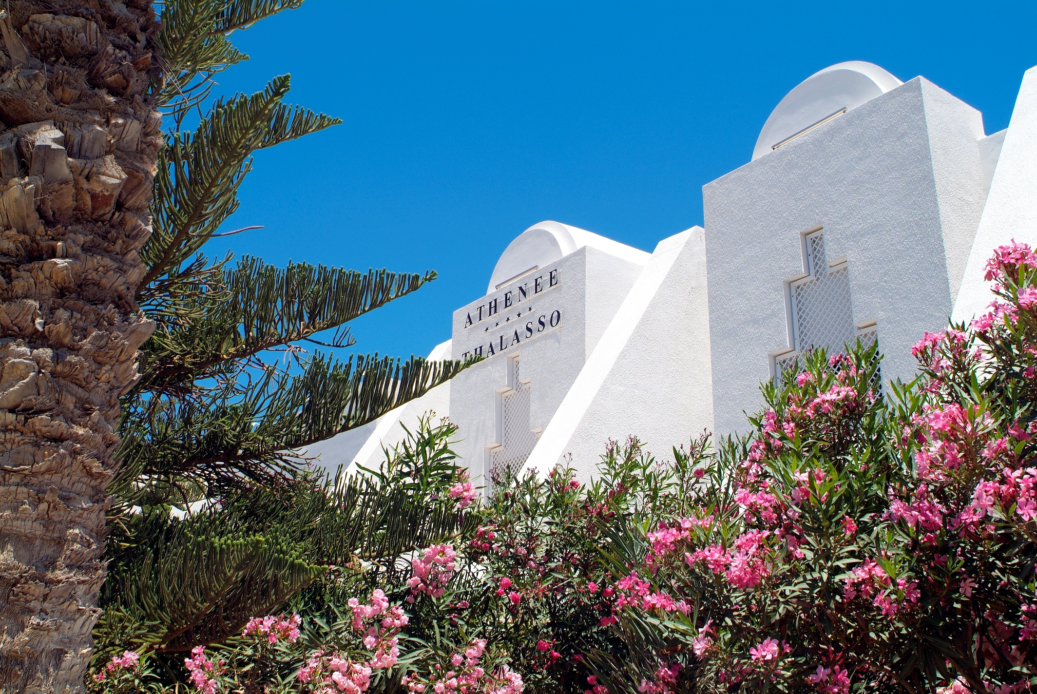 Athenee Thalasso - entrée du Radisson Blu Palace à Djerba