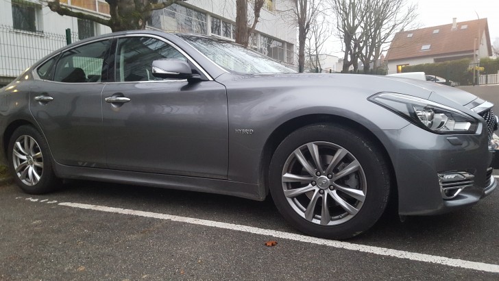 Essai : que vaut l’Infiniti Q70 hybride?