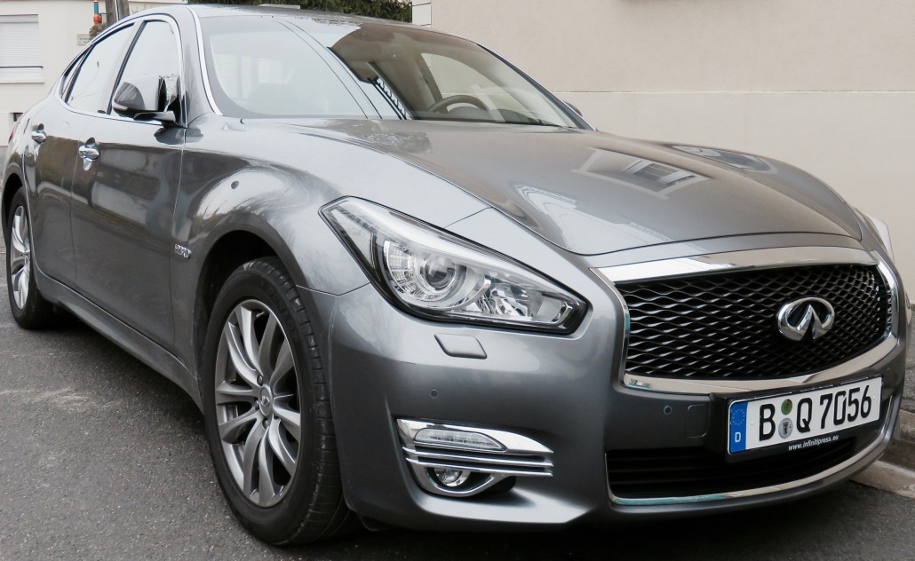 Q70-hybrid : vue de l'avant