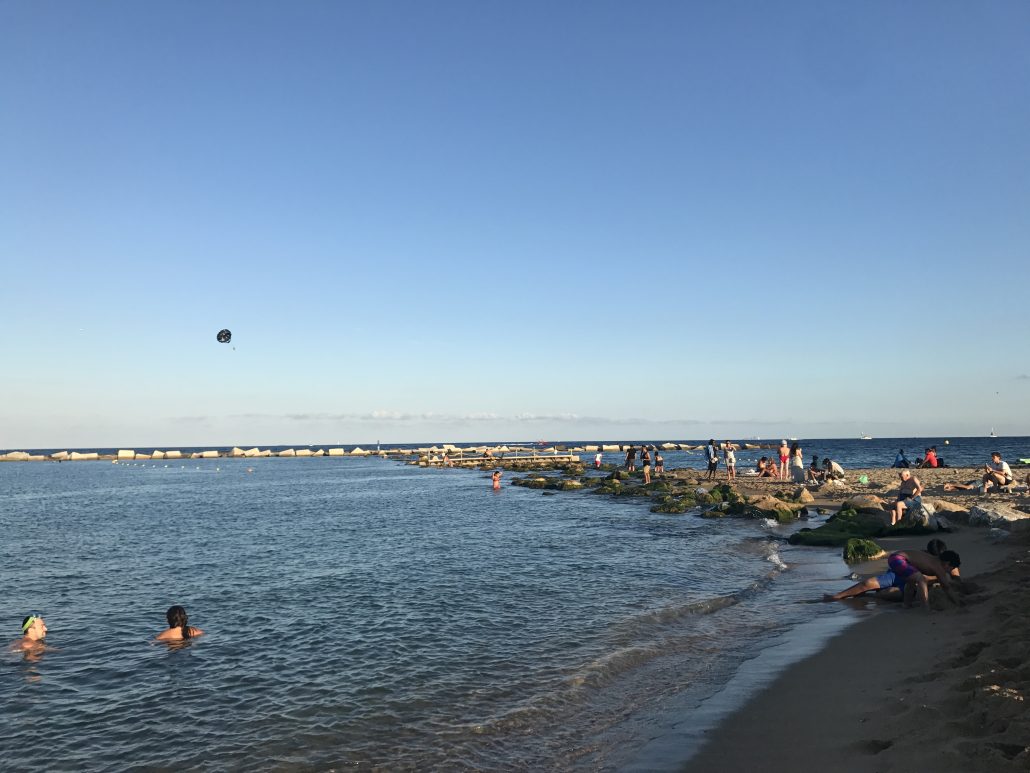 Moment de détente à Barcelone : la plage de Barceloneta